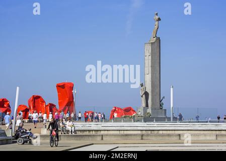 Seamen-Gedenkstätte und konzeptionelle Werke von Art Rock Fremden des Künstlers Arne Quinze im Seebad Ostende / Oostende, Westflandern, Belgien | Le Monument aux marins sur la Place Zeeheldenplein à Ostende, Belgique 19/04/2018 Stockfoto