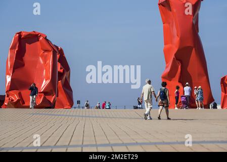 Konzeptionelle Arbeiten von Art Rock Fremden des Künstlers Arne Quinze im Badeort Ostend / Oostende, Westflandern, Belgien | Oeuvre d'Art Rock Fremgers de Arne Quinze à Ostende, Belgique 19/04/2018 Stockfoto