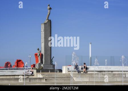 Seamen-Gedenkstätte und konzeptionelle Werke von Art Rock Fremden des Künstlers Arne Quinze im Seebad Ostende / Oostende, Westflandern, Belgien | Le Monument aux marins sur la Place Zeeheldenplein à Ostende, Belgique 19/04/2018 Stockfoto