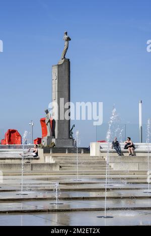 Seamen-Gedenkstätte und konzeptionelle Werke von Art Rock Fremden des Künstlers Arne Quinze im Seebad Ostende / Oostende, Westflandern, Belgien | Le Monument aux marins sur la Place Zeeheldenplein à Ostende, Belgique 19/04/2018 Stockfoto