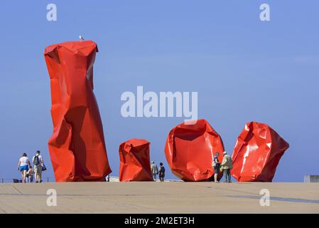 Konzeptionelle Arbeiten von Art Rock Fremden des Künstlers Arne Quinze im Badeort Ostend / Oostende, Westflandern, Belgien | Oeuvre d'Art Rock Fremgers de Arne Quinze à Ostende, Belgique 19/04/2018 Stockfoto