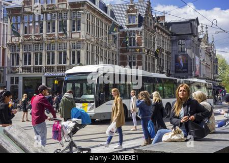 Bus of De Lijn driving through car free zone in the historic city centre of Ghent, East Flanders, Belgium | Autobus de la société publique de transport de la Région flamande De Lijn / La Ligne dans la zone piétonne au centre historique de Gand, Belgique 03/05/2018 Stock Photo