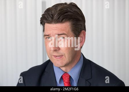 Generalstaatsanwalt von Mons Ignacio de la Serna beantwortet Fragen während einer Pressekonferenz des Staatsanwalts von Mons (Bergen) bezüglich der Unterstellung des Staatsministers De Decker in Kazachgate/Kazakhgate am Montag, den 07. Mai 2018 in Brussel unter gerichtliche Ermittlungen. BELGA FOTO BENOIT DOPPPAGNE Stockfoto