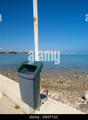 Öffentliche Abfälle | Poubelles publique 07/05/2018 Stockfoto