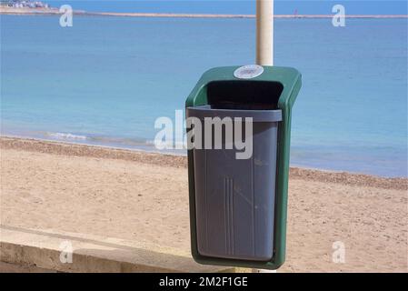 Öffentliche Abfälle | Poubelles publique 07/05/2018 Stockfoto