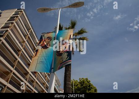 Palais des Festivals, croisette und Poster Cannes 2018 Festival. | Palais des Festivals, croisette et affiche Festival de Cannes 2018. 07/05/2018 Stockfoto