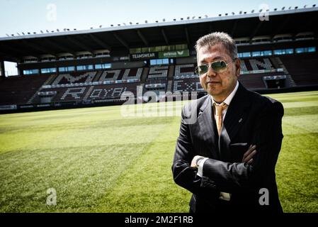 Mouscrons neuer Aktionär Thai Pairoj Piempongsant posiert für den Fotografen nach einer Pressekonferenz der belgischen Fußballmannschaft Royal Excel Mouscron in Mouscron am Dienstag, den 08. Mai 2018, um seinen neuen Aktionär vorzustellen. BELGA PHOTO VIRGINIE LEFOUR Stockfoto