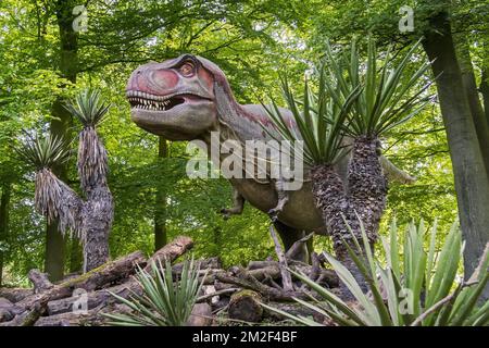 Realistische lebensnachbildung des Tyrannosaurus rex, des coelurosaurianischen Theropod Dinosaurus aus der Maastrichtianischen Zeit der oberen Kreidezeit | Réplique de tyrannosaure, Dinosaure du partie supérieure du Maastrichtien, dernier étage du système Crétacé 09/05/2018 Stockfoto