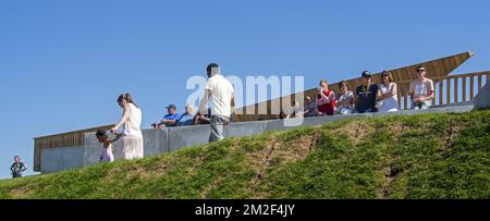 Plane spotters on aircraft spotting platform watching airplanes taking off from runway at Brussels Airport, Zaventem, Belgium | Plateforme pour spotters à l'aéroport de Bruxelles-National, Zaventem, Belgique 06/05/2018 Stock Photo