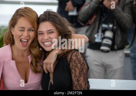 Mariana Ximenes (L) und Bruna Linzmeyer nehmen am 71.. Jährlichen Filmfestival in Cannes im Palais des Festival Teil | Mariana Ximenes (Gauche) und Bruna Linzmeyer Assistent au photocall de 'The Great Mystical Circus' (O Grande Circo Mistico)' Pendant le 71ème Festival de Cannes au Palais des Festival de Cannes. 14/05/2018 Stockfoto