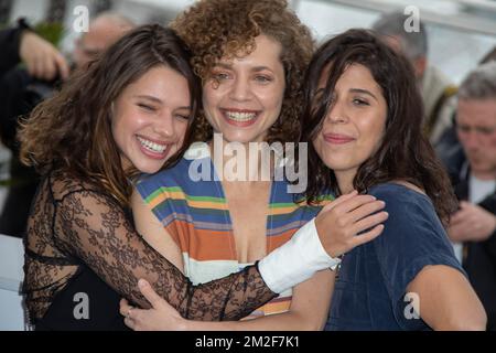(L-R) Bruna Linzmeyer, Marina Provenzano and Flora Diegues attend the photocall for 'The Great Mystical Circus (O Grande Circo Mistico)' during the 71st annual Cannes Film Festival at Palais des Festival | (De gauche à droite)Bruna Linzmeyer, Marina Provenzano et Flora Diegues assistent au photocall de 'The Great Mystical Circus (O Grande Circo Mistico)' pendant le 71ème Festival de Cannes au Palais des Festival de Cannes. 14/05/2018 Stockfoto