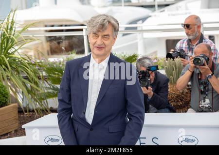 Wim Wenders nimmt an der Fotokonferenz für „Papst Franziskus - Ein Mann seines Wortes“ während des 71.. Jährlichen Filmfestivals in Cannes im Palais des Festivals Teil | Wim Wenders assiste au photocall de " Le Pape Francois - UN homme de sa Parole " lors de la 71e édition annuelle du Festival de Cannes au Palais des Festivals . 13/05/2018 Stockfoto