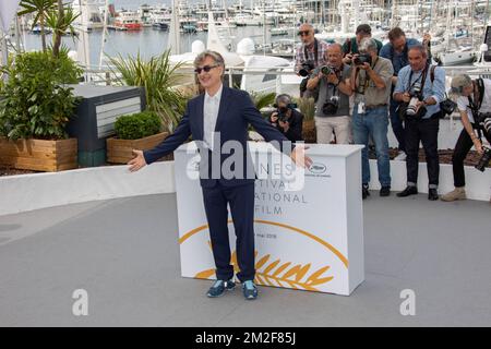Wim Wenders nimmt an der Fotokonferenz für „Papst Franziskus - Ein Mann seines Wortes“ während des 71.. Jährlichen Filmfestivals in Cannes im Palais des Festivals Teil | Wim Wenders assiste au photocall de " Le Pape Francois - UN homme de sa Parole " lors de la 71e édition annuelle du Festival de Cannes au Palais des Festivals . 13/05/2018 Stockfoto