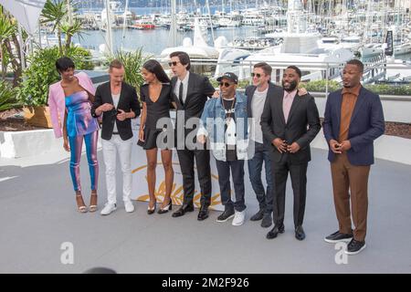 Damaris Lewis, Jasper Paakkonen, Laura Harrier, Adam Driver, Spike Lee, Topher Grace, John David Washington Corey Hawkins nimmt an der Fotokonferenz für den „BlacKklansman“ während des 71.. Jährlichen Filmfestivals in Cannes im Palais des Festivals Teil | Damaris Lewis, Jasper Paakkonen, Laura Harrier, Adam Driver, Spike Lee, Topher Grace, John David Washington Corey Hawkins Assistent à la photocall de 'BlacKkklansman' Lors du 71ème Festival de Cannes au Palais des Festivals. 15/05/2018 Stockfoto