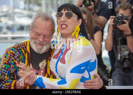 Terry Gilliam und Rossy de Palma nehmen an der Fotokonferenz für den "Mann, der Don Quijote getötet hat" während des 71.. Jährlichen Filmfestivals in Cannes im Palais des Festivals Teil | Terry Gilliam et Rossy de Palma Assistent à la photocall pour le'L'homme qui a tué Don Quichotte' lors du 71ème Festival De Cannes au Palais des Festivals. 19/05/2018 Stockfoto