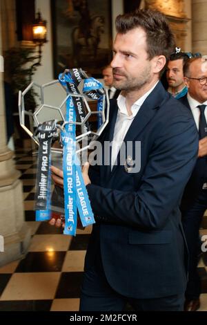 Der Cheftrainer des Clubs Brügge, Ivan Leko, stellt sich vor, wie die Spieler des Clubs Brügge im Rathaus in Brügge begrüßt werden, nachdem sie am Montag, den 21. Mai 2018, den Meistertitel der Jupiler Pro League in Brügge gewonnen haben. BELGA FOTO KURT DESPLENTER Stockfoto