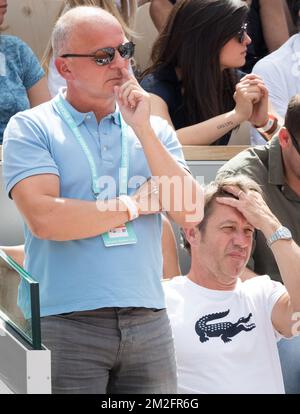 Goffins Vater Michel und Trainer Thierry Van Cleemput, das während der Fortsetzung des Tennisspiels zwischen dem belgischen David Goffin (ATP 9) und dem französischen Gael Monfils (ATP 37) in der dritten Runde der MännerSingles beim Roland Garros French Open Tennis Turnier in Paris, Frankreich, Samstag, 02. Juni 2018. Die Hauptziehung des diesjährigen Roland Garros Grand Slam findet vom 27. Mai bis 10. Juni statt. BELGA FOTO BENOIT DOPPPAGNE Stockfoto