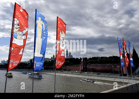 Die Abbildung zeigt Flaggen und Logos der FIFA-Weltmeisterschaft Russland 2018 vor Beginn der FIFA-Weltmeisterschaft 2018, Montag, den 11. Juni 2018. BELGA FOTO DIRK WAEM Stockfoto