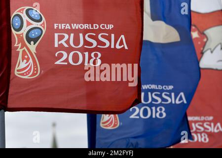 Abbildung zeigt Flaggen und Logos der FIFA-Weltmeisterschaft Russland 2018 vor Beginn der FIFA-Weltmeisterschaft 2018 in Moskau, Russland, Montag, 11. Juni 2018. BELGA FOTO DIRK WAEM Stockfoto