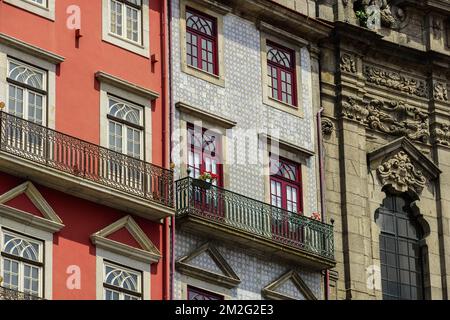 Die schöne Stadt Porto, Fassade und Balkon im historischen Zentrum von Ribeira | La ville de Porto Fassade und Balkons dans le quartier Histororique de Ribeira 12/06/2018 Stockfoto