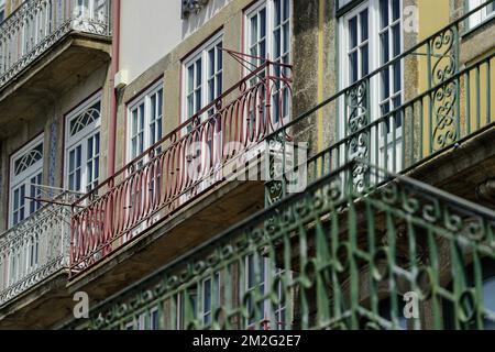 Die schöne Stadt Porto, Fassade und Balkon im historischen Zentrum von Ribeira | La ville de Porto Fassade und Balkons dans le quartier Histororique de Ribeira 12/06/2018 Stockfoto