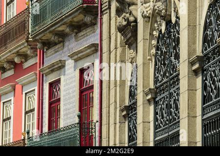 Die schöne Stadt Porto, Fassade und Balkon im historischen Zentrum von Ribeira | La ville de Porto Fassade und Balkons dans le quartier Histororique de Ribeira 12/06/2018 Stockfoto