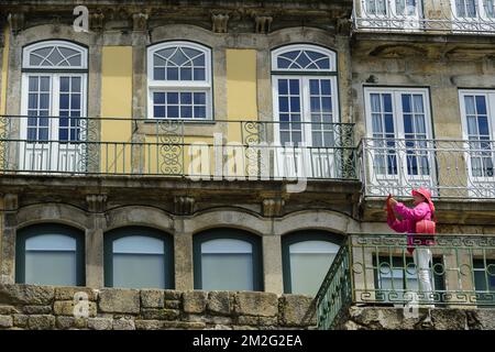 Die schöne Stadt Porto, Fassade und Balkon im historischen Zentrum von Ribeira | La ville de Porto Fassade und Balkons dans le quartier Histororique de Ribeira 12/06/2018 Stockfoto