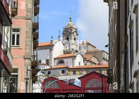 Die schöne Stadt Porto. Rund um den Mercado Ferreira Borges | La ville de Porto - Autour du marche Ferreira Borges 12/06/2018 Stockfoto