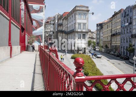 Die schöne Stadt Porto. Rund um die Mercado Ferreira Borges Treppe | La ville de Porto - Autour du marche Ferreira Borges - Escalier 12/06/2018 Stockfoto