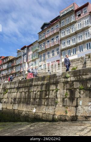 Die schöne Stadt Porto, Fassade und Balkon im historischen Zentrum von Ribeira | La ville de Porto Fassade und Balkons dans le quartier Histororique de Ribeira 12/06/2018 Stockfoto