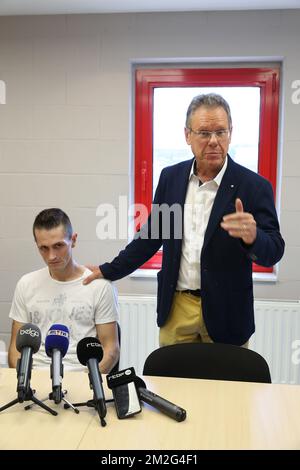 Dimitri Herman und Alain Klinkenberg, CEO von CIMEDE, wurden auf einer Pressekonferenz von Atelier de l'Avenir in Grace-Hollogne mit dem Bruder von Lüttich, der am Mittwoch, den 20. Juni 2018, Benjamin Herman in Grace-Hollogne erschoss, vorgestellt. Einige Medien haben heute Morgen einen Durchsuchungsbefehl für Dimitri Herman angekündigt. Es wurde eine Pressekonferenz organisiert, um zu behaupten, dass es keine solche Erpressung gibt. Dimitri wurde von der Polizei nur als Zeuge nach der Schießerei mit seinem Bruder gehört. BELGA FOTO BENOIT DOPPPAGNE Stockfoto