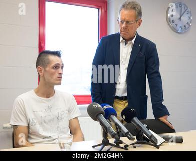 Dimitri Herman und Alain Klinkenberg, CEO von CIMEDE, wurden auf einer Pressekonferenz von Atelier de l'Avenir in Grace-Hollogne mit dem Bruder von Lüttich, der am Mittwoch, den 20. Juni 2018, Benjamin Herman in Grace-Hollogne erschoss, vorgestellt. Einige Medien haben heute Morgen einen Durchsuchungsbefehl für Dimitri Herman angekündigt. Es wurde eine Pressekonferenz organisiert, um zu behaupten, dass es keine solche Erpressung gibt. Dimitri wurde von der Polizei nur als Zeuge nach der Schießerei mit seinem Bruder gehört. BELGA FOTO BENOIT DOPPPAGNE Stockfoto