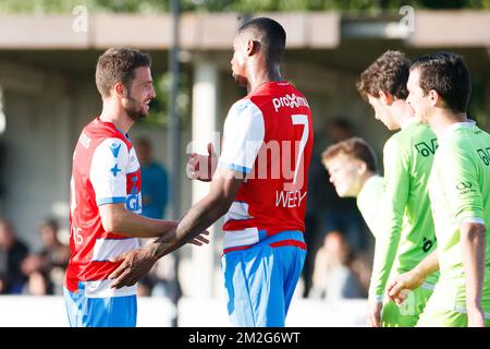 Die Siebe Schrijvers des Clubs feiern nach einem Treffer bei einem freundlichen Spiel, dem ersten der neuen Saison 2018-2019 für Club Brügge, zwischen KFC Heist und Club Brügge, in Heist-Aan-Zee, Freitag, den 22. Juni 2018. BELGA FOTO KURT DESPLENTER Stockfoto