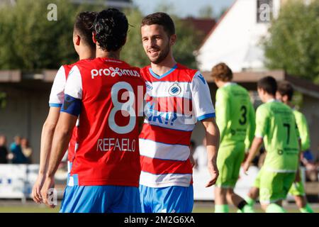 Die Siebe Schrijvers des Clubs feiern nach einem Treffer bei einem freundlichen Spiel, dem ersten der neuen Saison 2018-2019 für Club Brügge, zwischen KFC Heist und Club Brügge, in Heist-Aan-Zee, Freitag, den 22. Juni 2018. BELGA FOTO KURT DESPLENTER Stockfoto