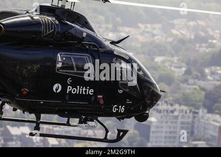 König Philippe - Filip von Belgien fliegt am Dienstag, den 26. Juni 2018, in Melsbroek zum 25.. Jahrestag der Luftunterstützung der Bundespolizei einen Hubschrauber. BELGA FOTO THIERRY ROGE Stockfoto