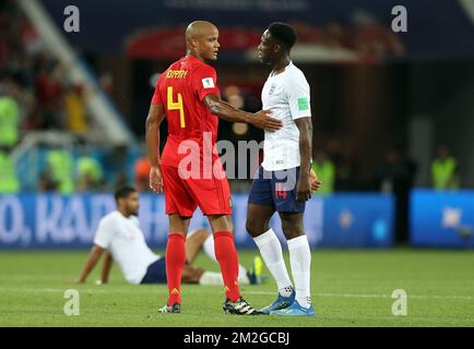 Vincent Kompany aus Belgien und Danny Welbeck aus England wurden am Donnerstag, den 28. Juni 2018, in Kaliningrad, Russland, während eines Fußballspiels zwischen der belgischen Nationalmannschaft Red Devils und England, dem dritten und letzten in Gruppe G der FIFA-Weltmeisterschaft 2018, gezeigt. BELGA FOTO BRUNO FAHY Stockfoto