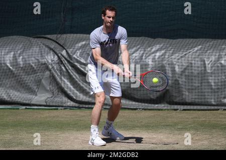 Andy Murray aus Großbritannien wurde während eines Trainings im Vorfeld des Grand-Slam-Tennisturniers in Wimbledon 2018 im All England Tennis Club im Südwesten Londons, Großbritannien, am Samstag, den 30. Juni 2018 in Aktion gezeigt. Die Haupttische des Wimbledon-Turniers beginnen am 2. Juli. BELGA PHOTO VIRGINIE LEFOUR Stockfoto