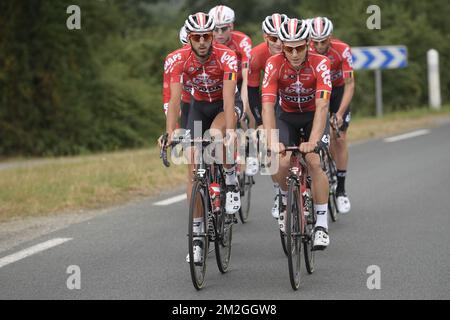 Die belgische Jelle Vanendert von Lotto Soudal und die belgische Jasper De Buyst von Lotto Soudal, die in einem Training im Vorfeld der 105.. Ausgabe des Radrennens Tour de France am Donnerstag, den 05. Juli 2018, in La-Roche-sur-Yon, Frankreich, in Aktion gezeigt wurden. Die diesjährige Tour de France findet vom 7.. Juli bis 29.. Juli statt. BELGA FOTO YORICK JANSENS Stockfoto