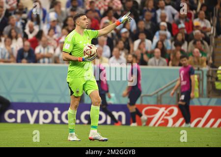 Al Daayen, Katar - 13. Dezember 2022, argentinischer Torwart Emiliano Martinez alias Damian Martinez während der FIFA-Weltmeisterschaft 2022, Halbfinalspiel zwischen Argentinien und Kroatien am 13. Dezember 2022 im Lusail-Stadion in Al Daayen, Katar - Foto: Jean Catuffe/DPPI/LiveMedia Stockfoto