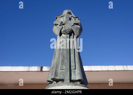 Banos de Montemayor, Spanien - 3.. Januar 2021: Statue St. Rose of Lima, Banos de Montemayor, Caceres, Extremadura, Spanien. Unbekannter Künstler Stockfoto