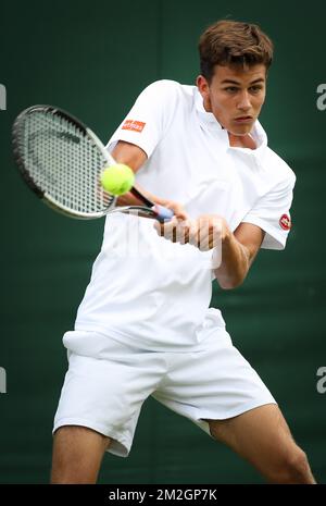 Belgischer Louis Herman in Aktion während eines Tennisspiels zwischen belgischem Louis Herman und US Trey Hilderbrand, in der zweiten Runde der JungenSingles beim Grand-Slam-Tennisturnier 2018 in Wimbledon im All England Tennis Club, im Südwesten Londons, Großbritannien, Dienstag, 10. Juli 2018. BELGA PHOTO VIRGINIE LEFOUR Stockfoto