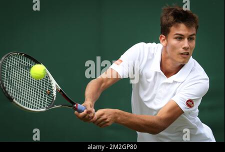 Belgischer Louis Herman in Aktion während eines Tennisspiels zwischen belgischem Louis Herman und US Trey Hilderbrand, in der zweiten Runde der JungenSingles beim Grand-Slam-Tennisturnier 2018 in Wimbledon im All England Tennis Club, im Südwesten Londons, Großbritannien, Dienstag, 10. Juli 2018. BELGA PHOTO VIRGINIE LEFOUR Stockfoto