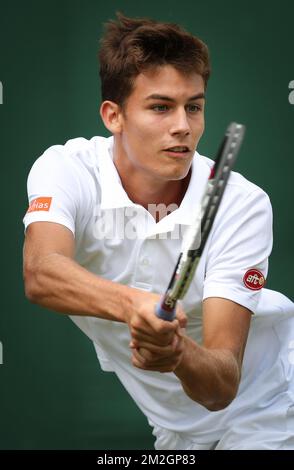 Belgischer Louis Herman in Aktion während eines Tennisspiels zwischen belgischem Louis Herman und US Trey Hilderbrand, in der zweiten Runde der JungenSingles beim Grand-Slam-Tennisturnier 2018 in Wimbledon im All England Tennis Club, im Südwesten Londons, Großbritannien, Dienstag, 10. Juli 2018. BELGA PHOTO VIRGINIE LEFOUR Stockfoto