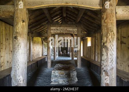 Nachbildung des Norse Viking Longhouse in Brookpoint, Unst, Shetland Islands, Schottland, Großbritannien | Reconstruction de maison Longue viking à Brookpoint, Unst, Shetland, Ecosse 10/06/2018 Stockfoto