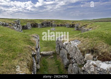 Eingang zum Stanydale Tempel, jungsteinzeitliche Stätte auf dem Festland, Shetland Islands, Schottland, Großbritannien | Stanydale Tempel, Ort Archéologique à Shetland, Ecosse 19/06/2018 Stockfoto