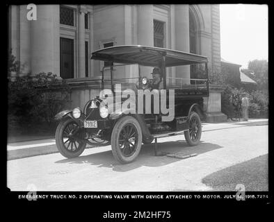 Distribution Department, Emergency Truck No. 2, operating valve with device attached to motor in front of Chestnut Hill Low Service Pumping Station, Brighton, Mass., Jul. 14, 1916 , waterworks, trucks Stock Photo