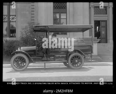 Distribution Department, Emergency Truck No. 2, operating valve with device attached to motor in front of Chestnut Hill Low Service Pumping Station, Brighton, Mass., Jul. 14, 1916 , waterworks, trucks Stock Photo