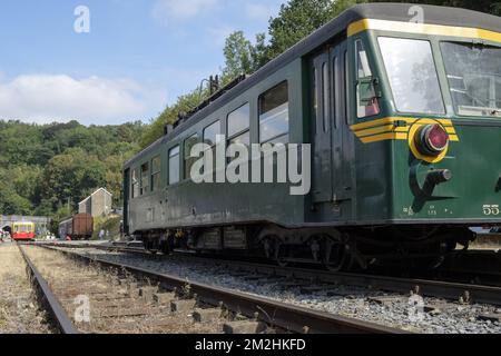 Zug der Fyfties auf der Eisenbahn | Chemin de fer du Bocq avec des trains des annes cinquante 05/08/2018 Stockfoto