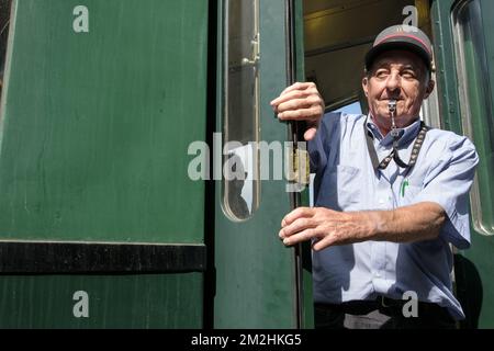 Zug der Fyfties auf der Eisenbahn | Chemin de fer du Bocq avec des trains des annes cinquante 05/08/2018 Stockfoto