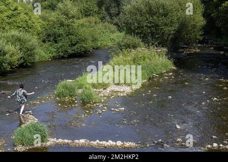 In Belgien und Wallonien fielen die Ströme aufgrund der Hitzewelle schwer | Le Level d'Eau des rivieres en Belgique et Wallonie a Fortement baisse a cause de la canicule. 05/08/2018 Stockfoto